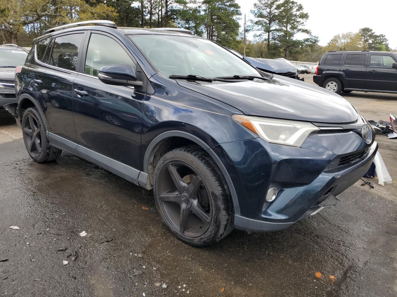 2017 TOYOTA RAV4 XLE - Image 4