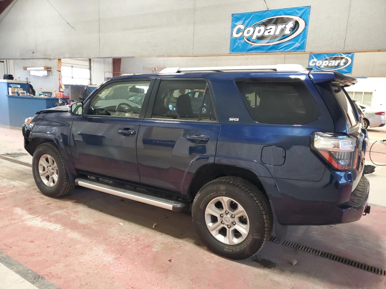 2017 TOYOTA 4RUNNER SR - Image 2