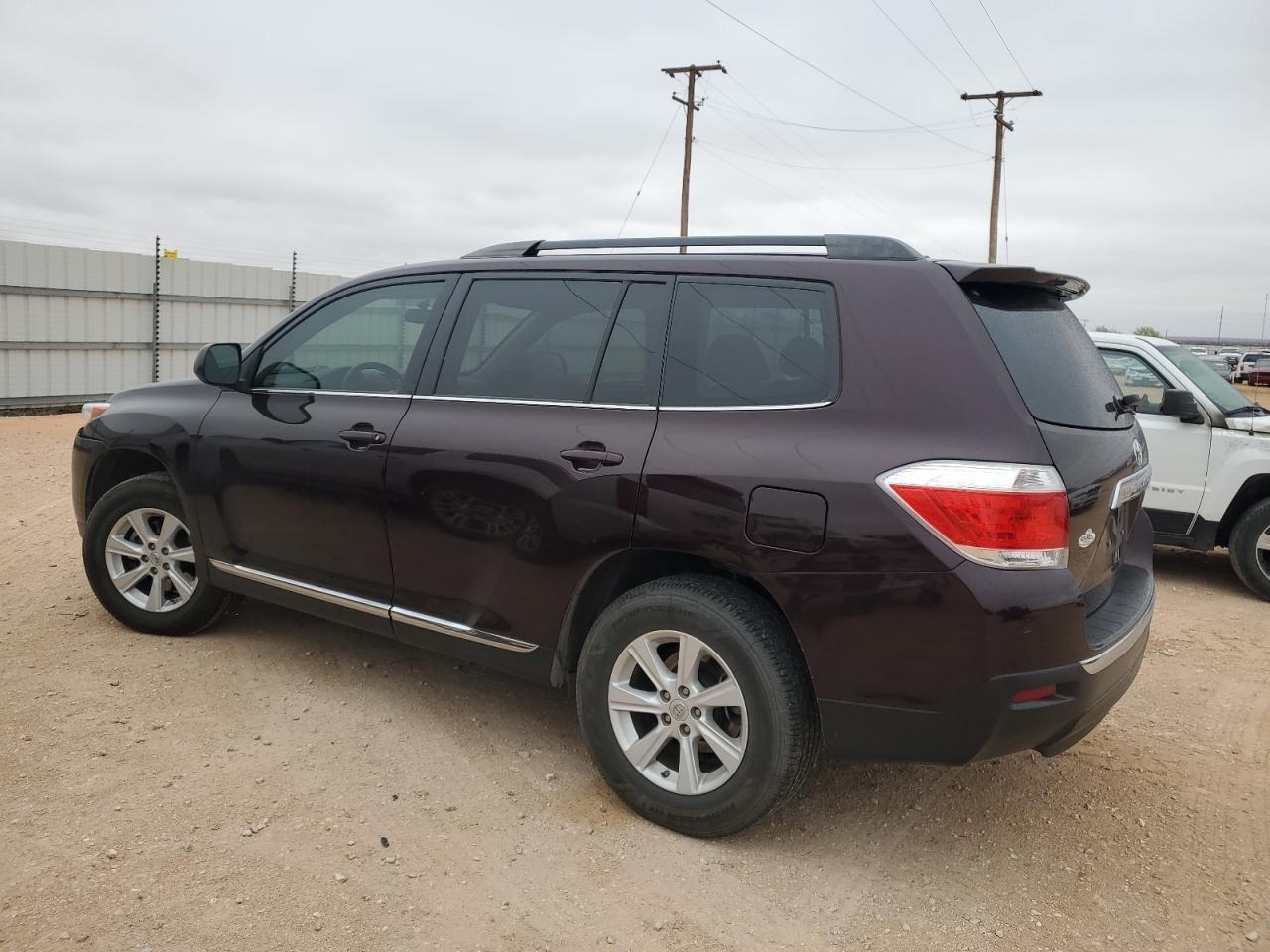 2012 TOYOTA HIGHLANDER - Image 2