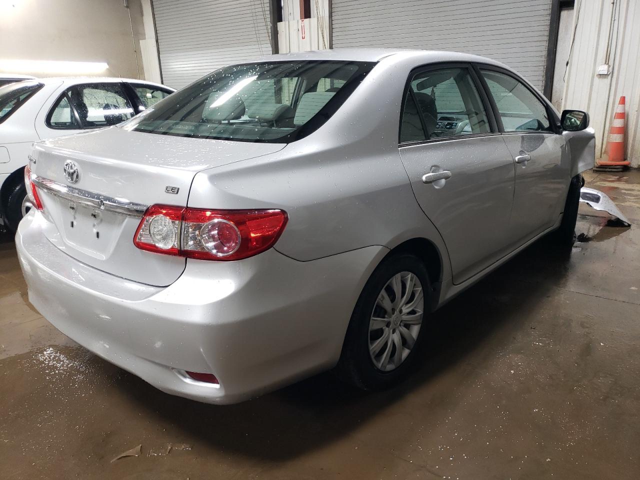 2013 TOYOTA COROLLA BA - Фото 3