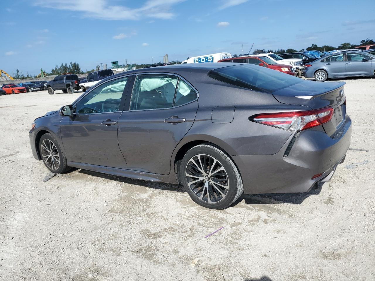 2018 TOYOTA CAMRY L - Фото 2