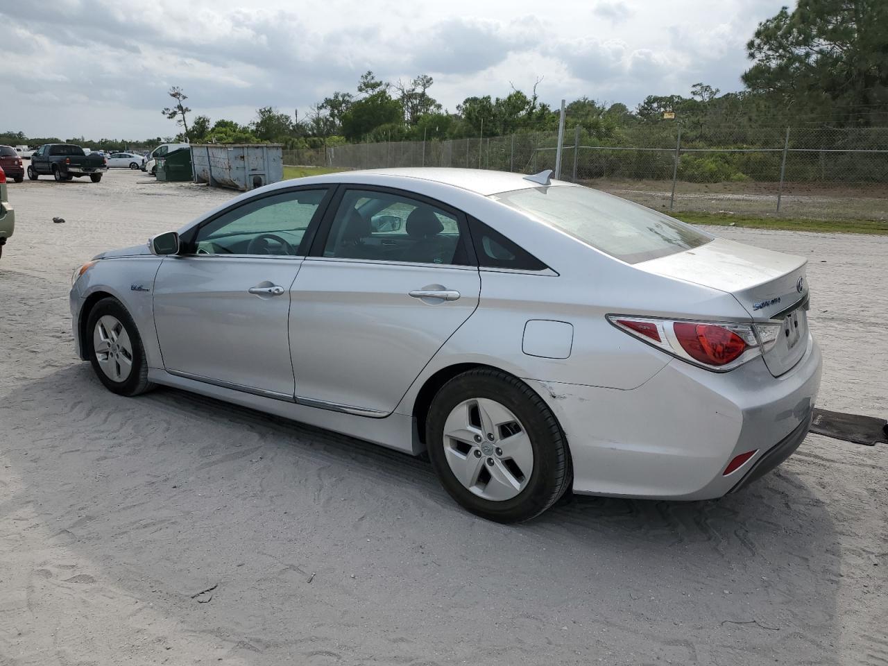 2011 HYUNDAI SONATA HYB - Image 2