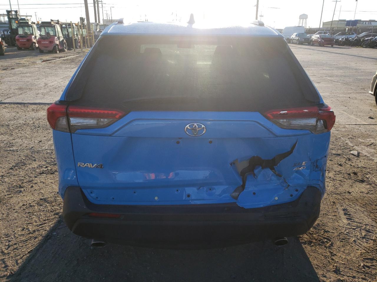 2020 TOYOTA RAV4 XLE P - Image 6