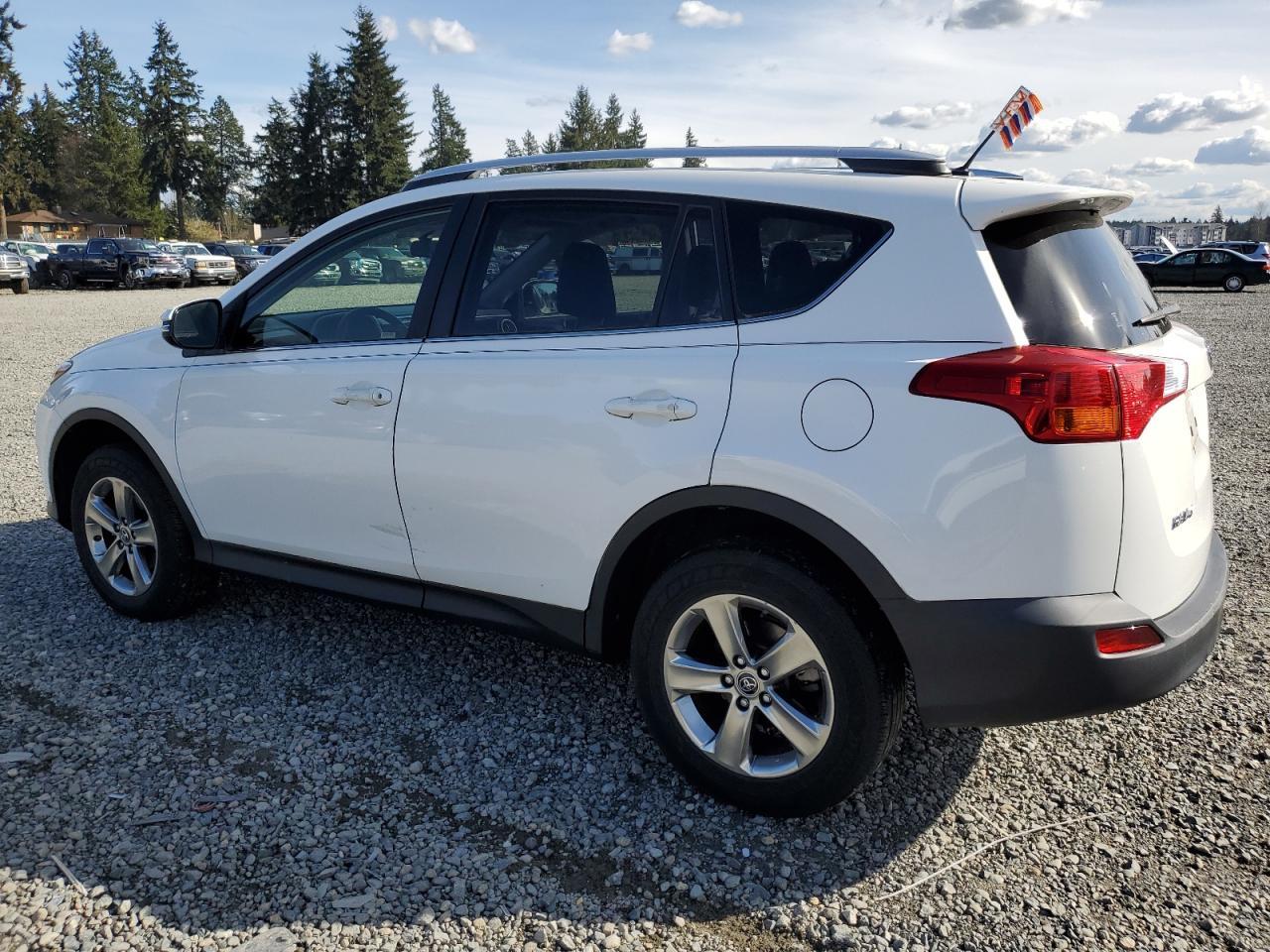 2015 TOYOTA RAV4 XLE - Фото 2