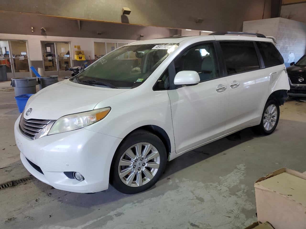 2011 TOYOTA SIENNA XLE