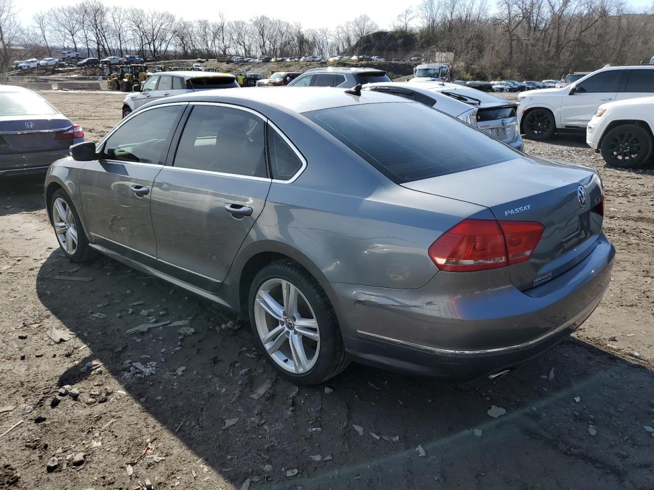 2014 VOLKSWAGEN PASSAT SEL - Фото 2