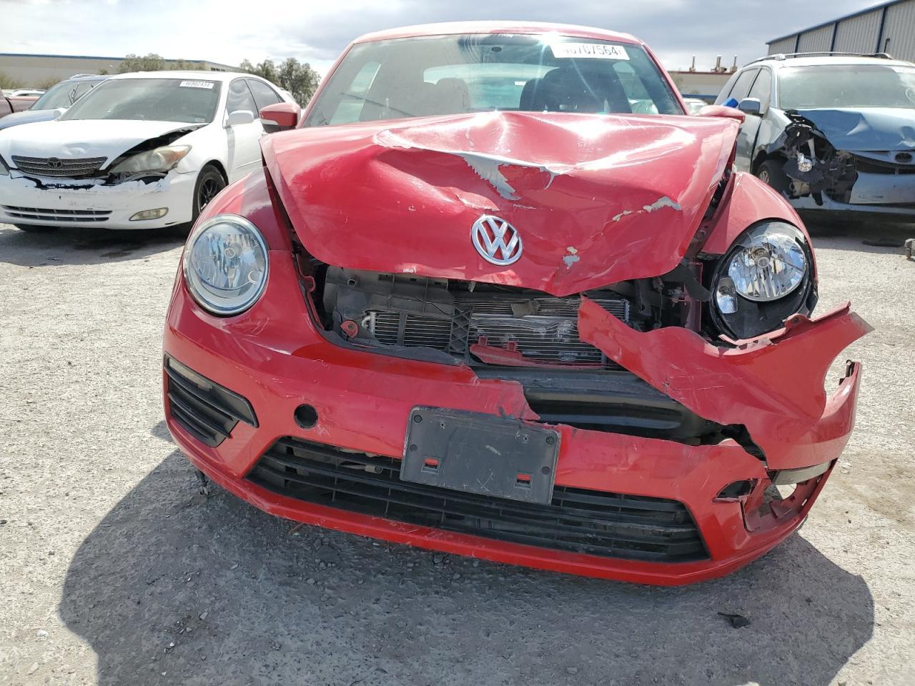 2019 VOLKSWAGEN BEETLE S - Фото 5