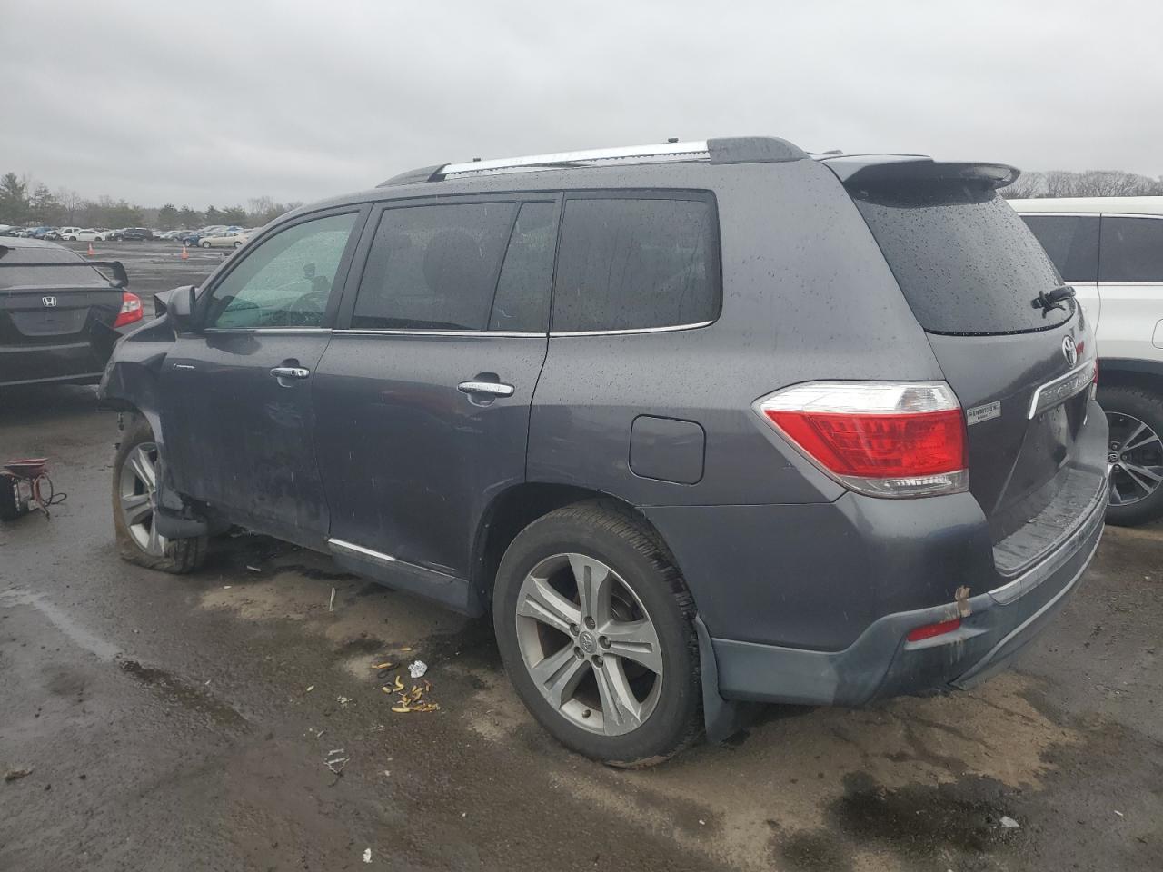 2011 TOYOTA HIGHLANDER - Image 2