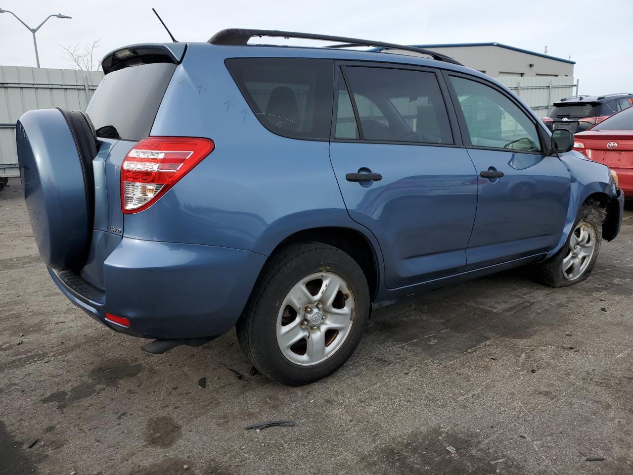 2011 TOYOTA RAV4 - Фото 3