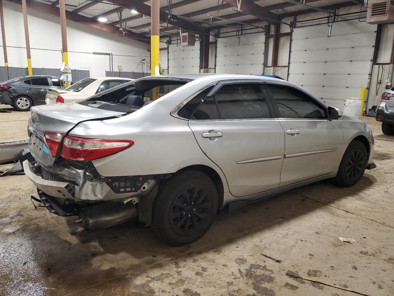 2017 TOYOTA CAMRY LE - Фото 3