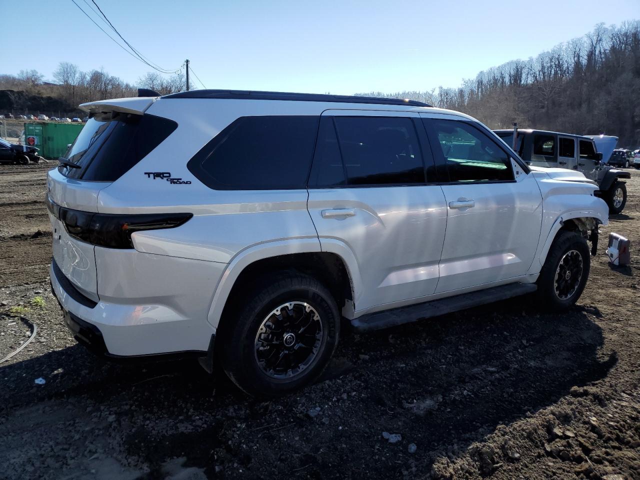 2023 TOYOTA SEQUOIA SR - Фото 3