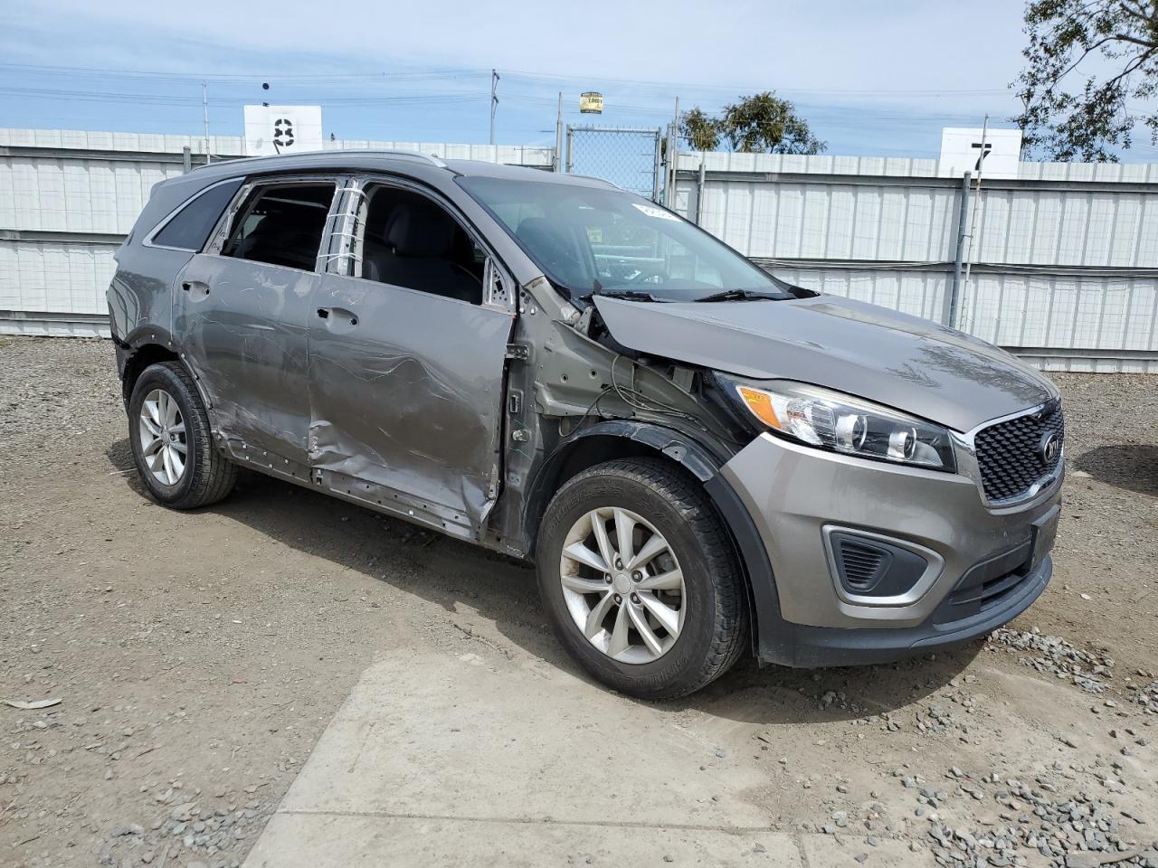 2016 KIA SORENTO LX - Image 4