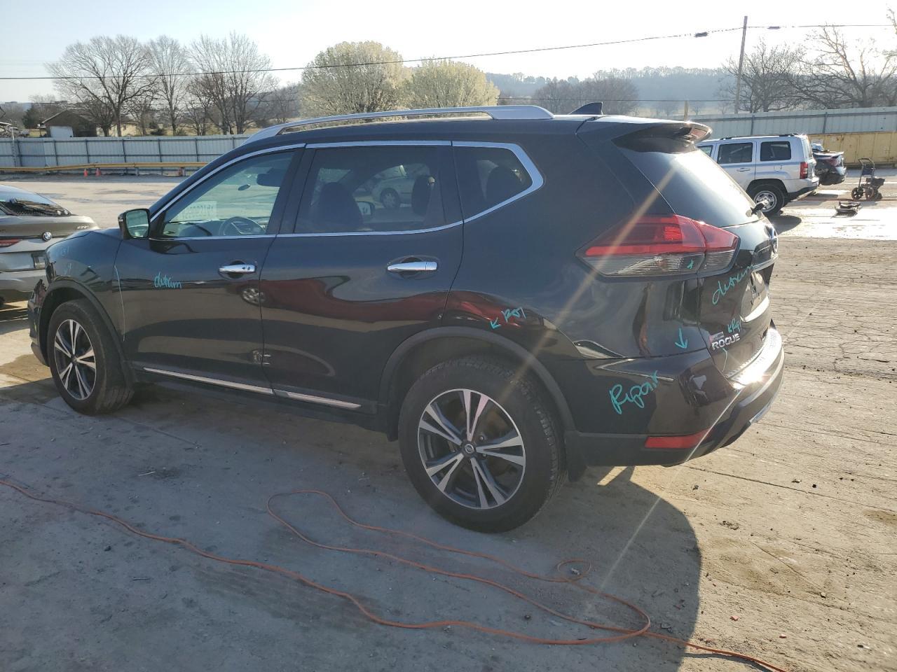 2017 NISSAN ROGUE SV - Image 3