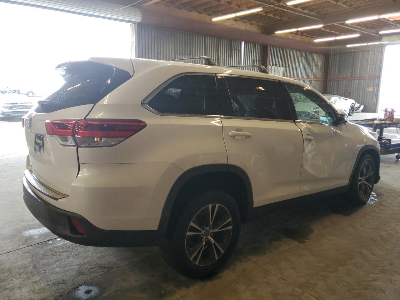 2019 TOYOTA HIGHLANDER - Image 3