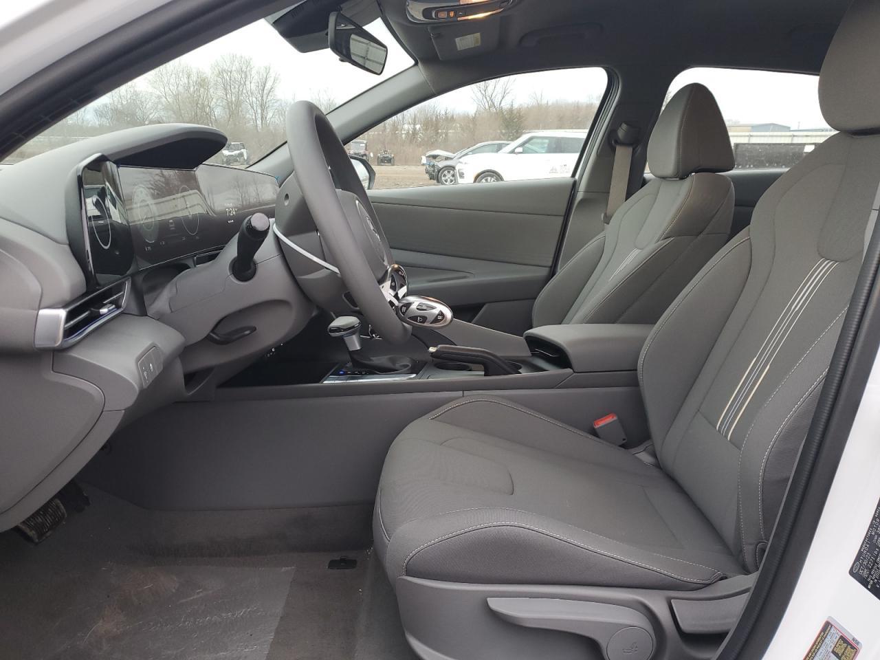 2024 HYUNDAI ELANTRA SE - Фото 7