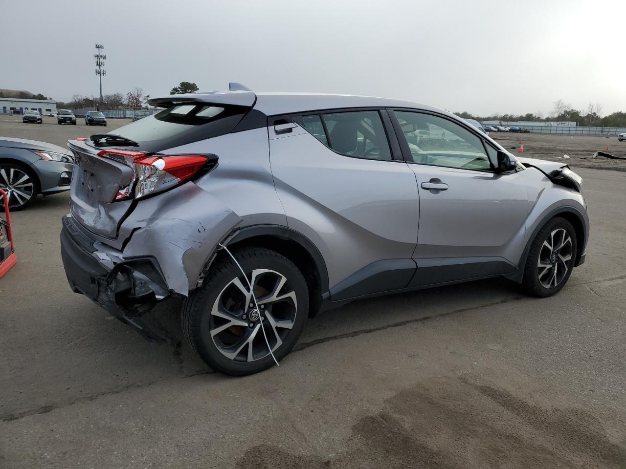 2018 TOYOTA C-HR XLE - Фото 3