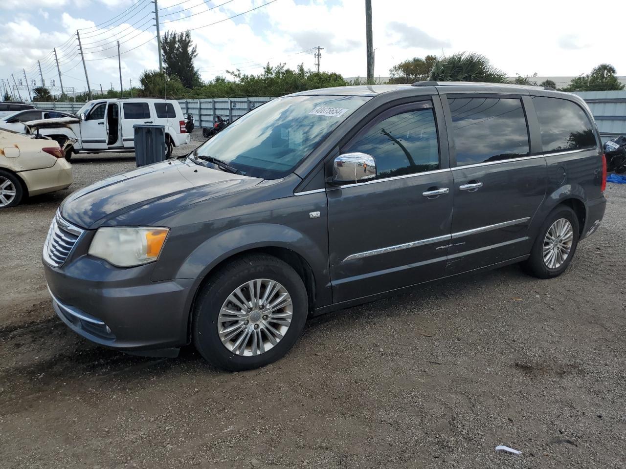 2014 CHRYSLER TOWN & COU