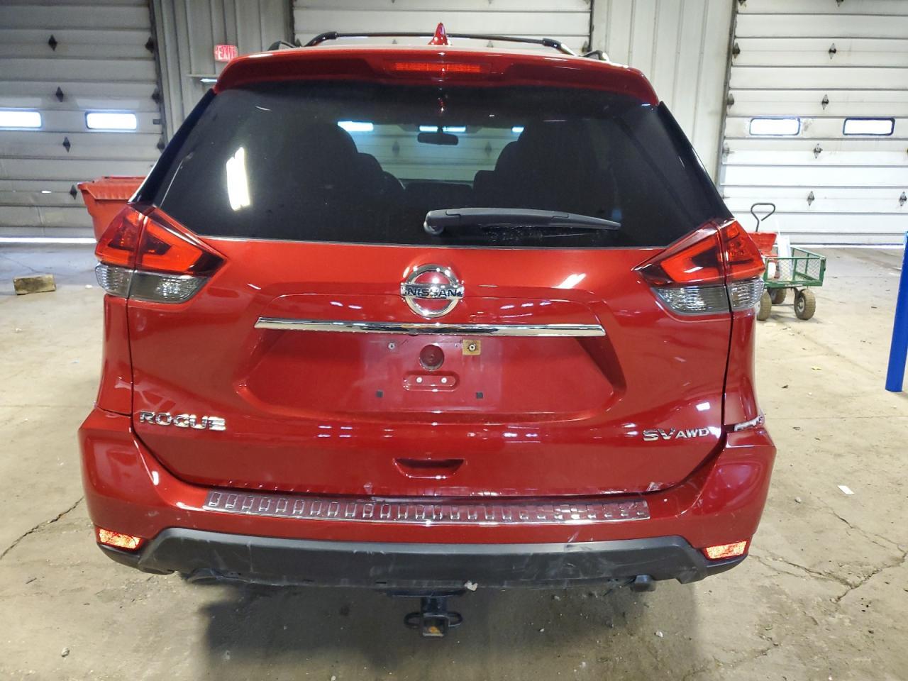 2017 NISSAN ROGUE SV - Фото 6