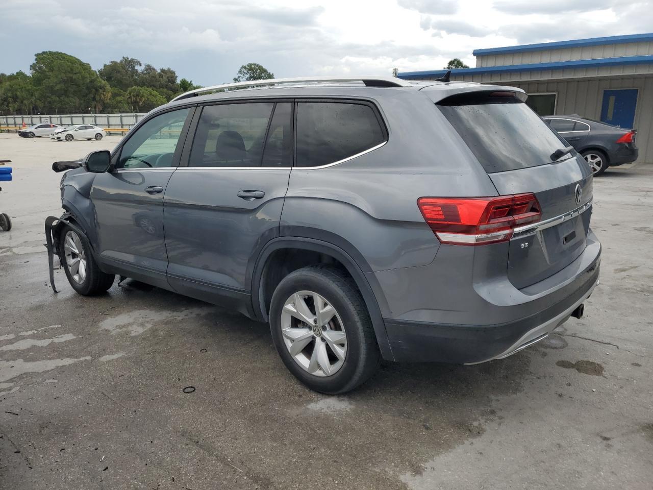 2018 VOLKSWAGEN ATLAS SE - Image 2