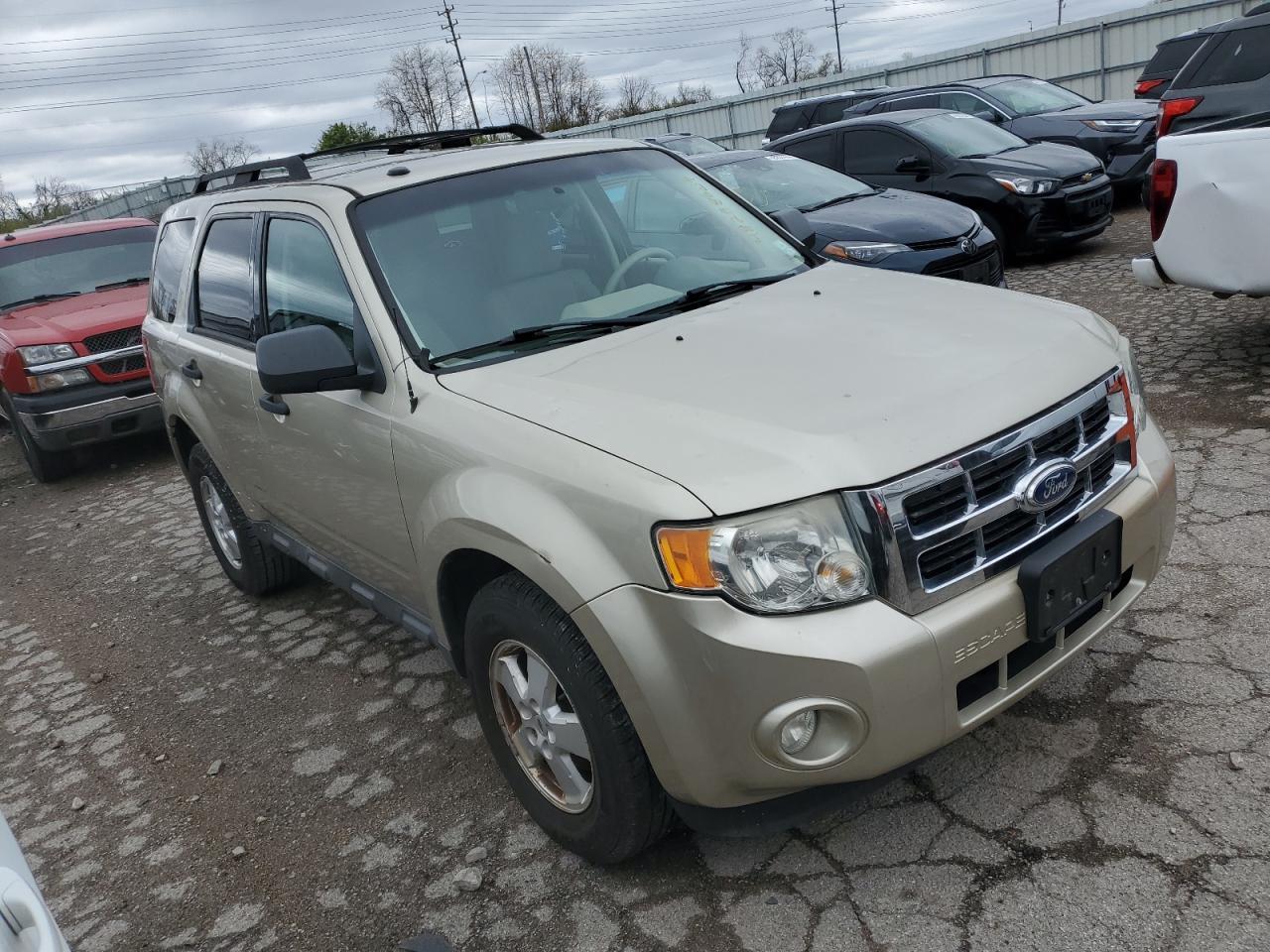2010 FORD ESCAPE XLT - Image 4