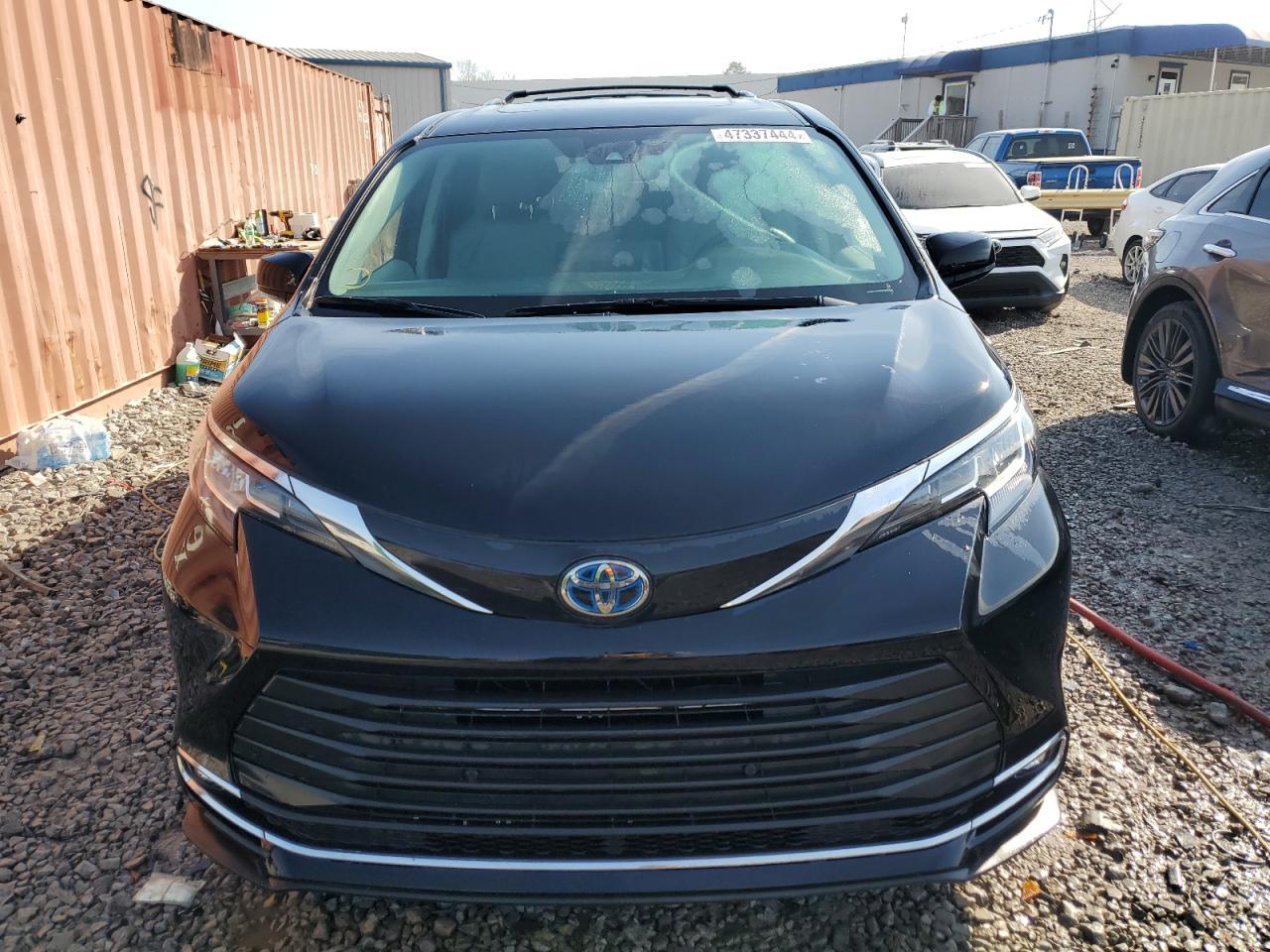 2023 TOYOTA SIENNA XLE - Фото 5