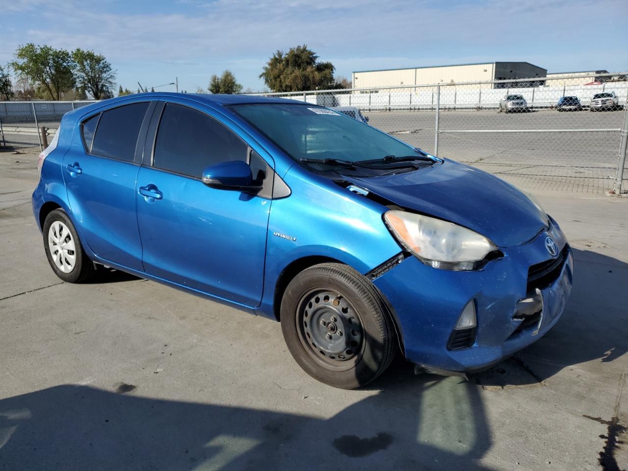2013 TOYOTA PRIUS C - Фото 4