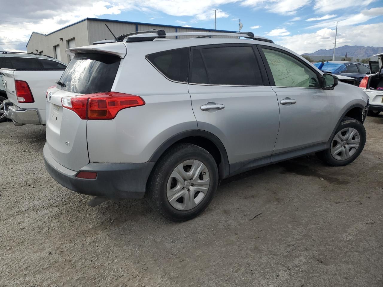 2015 TOYOTA RAV4 LE - Фото 3