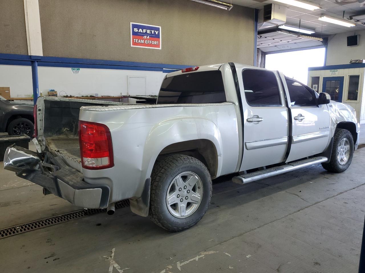 2011 GMC SIERRA K15 - Image 3