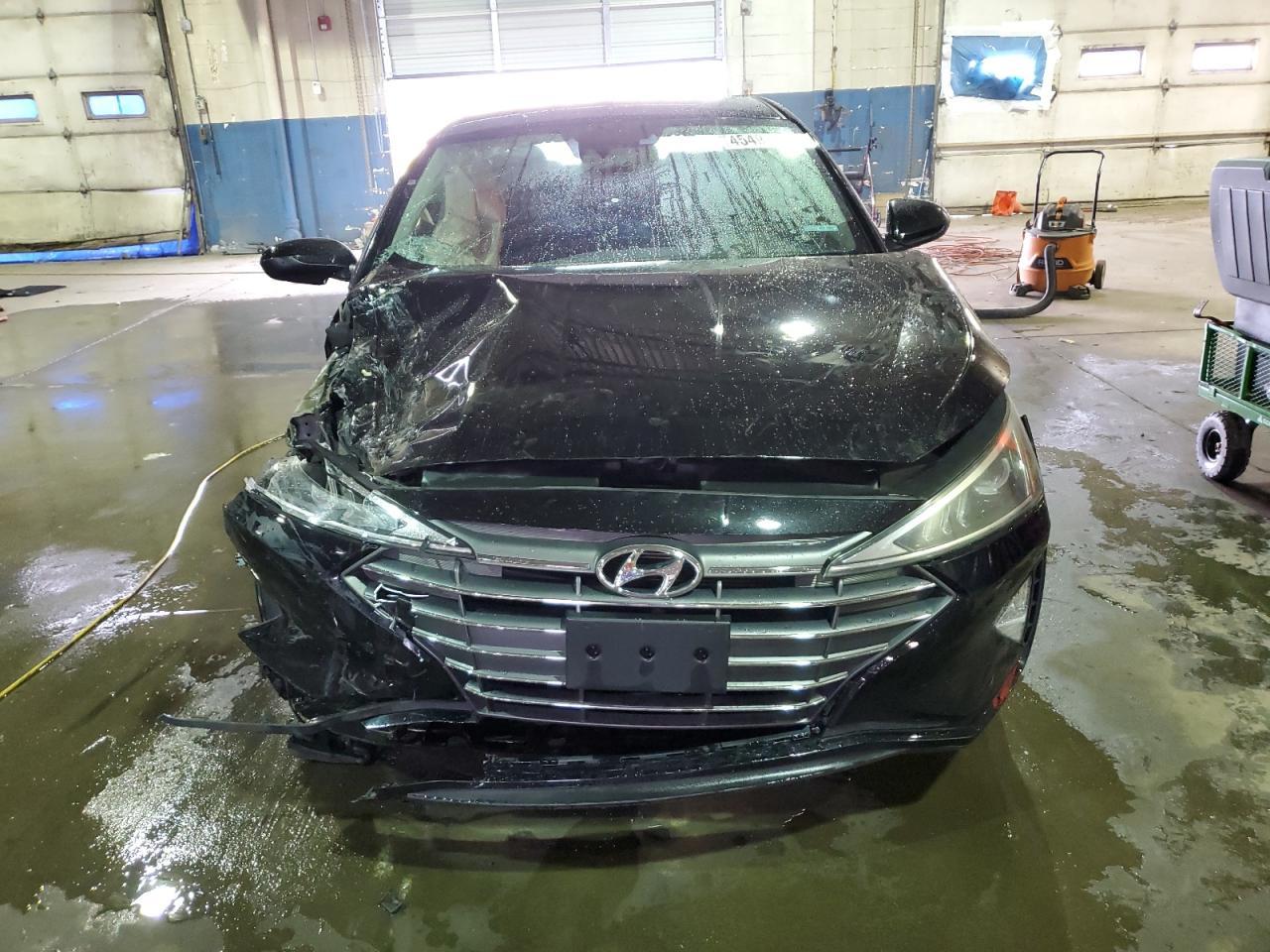 2019 HYUNDAI ELANTRA SE - Фото 5