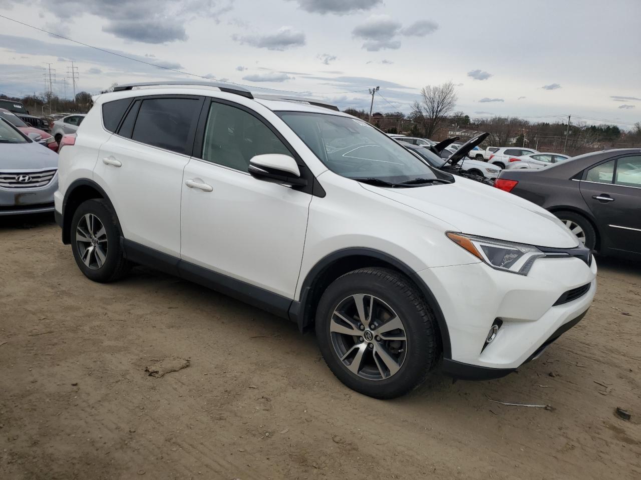 2017 TOYOTA RAV4 XLE - Image 4