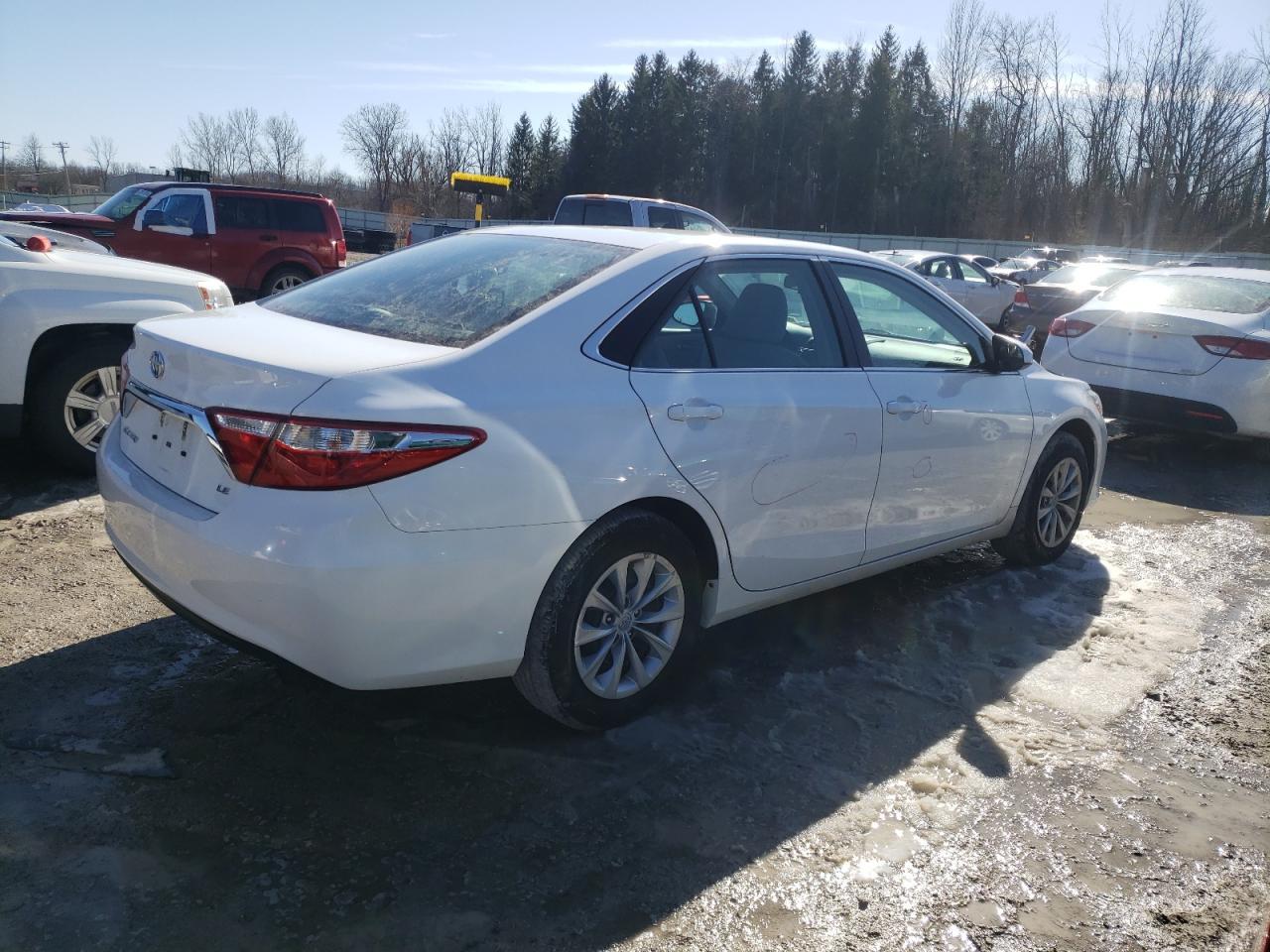 2015 TOYOTA CAMRY LE - Image 3