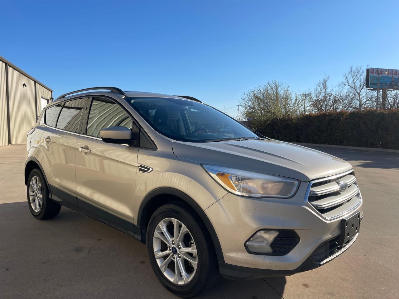 2018 FORD ESCAPE SE car image