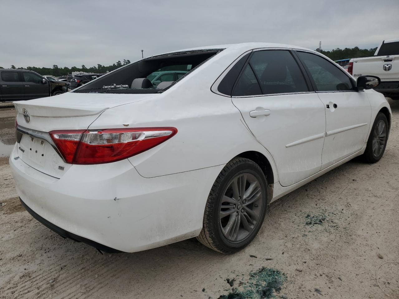 2016 TOYOTA CAMRY LE - Фото 3