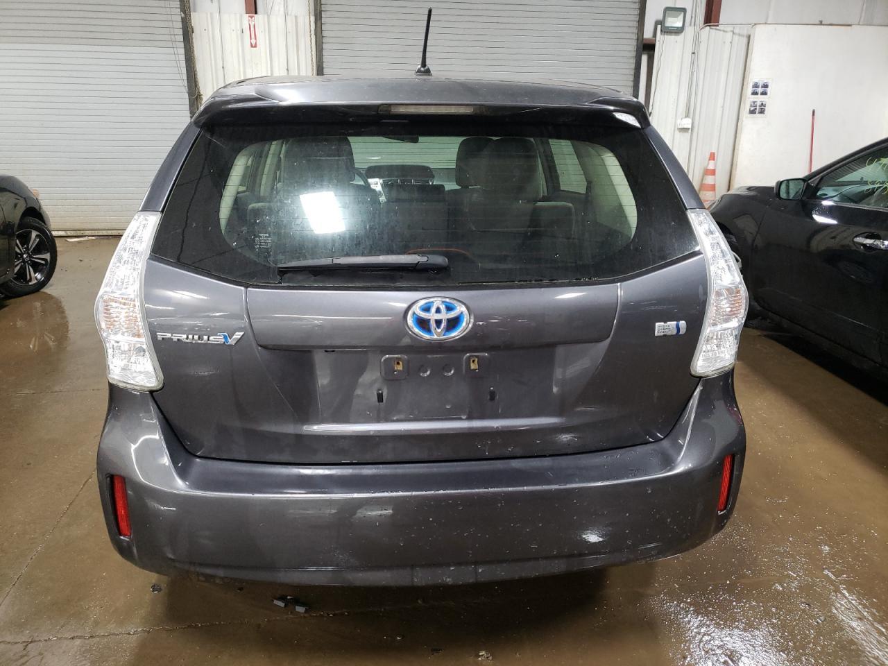 2013 TOYOTA PRIUS V - Image 6