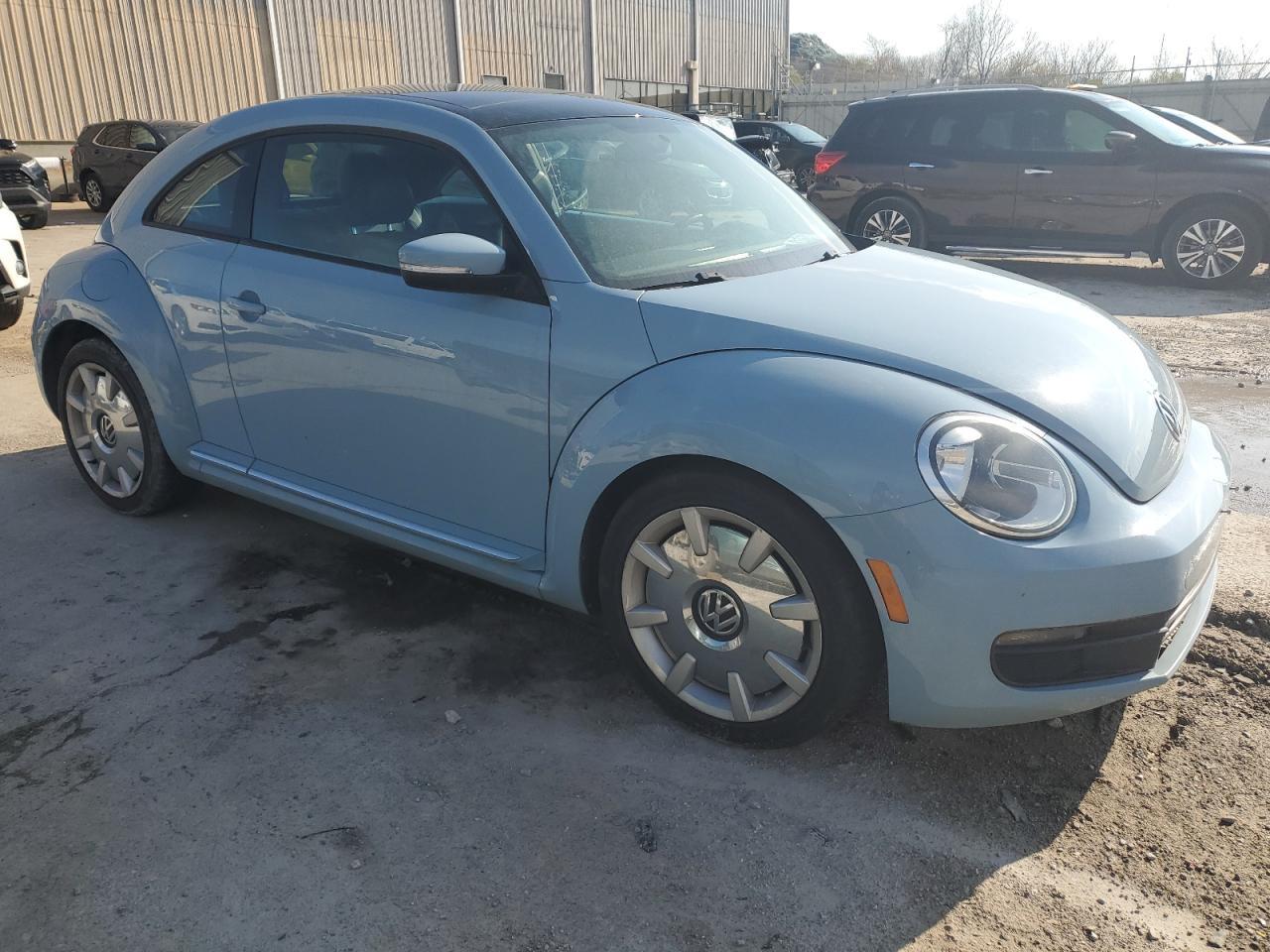 2012 VOLKSWAGEN BEETLE - Фото 4