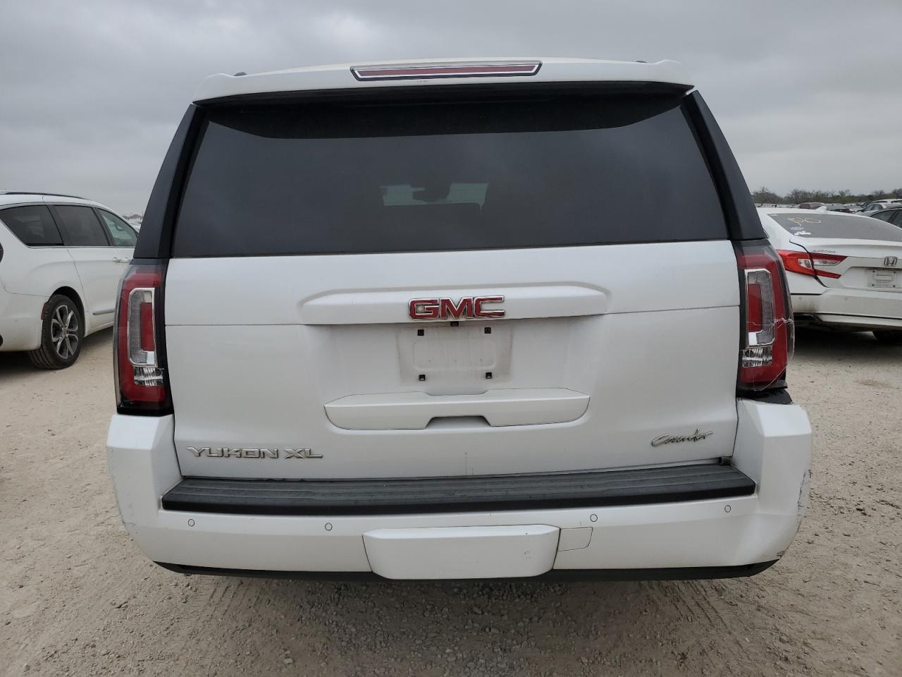 2016 GMC YUKON XL C - Фото 6