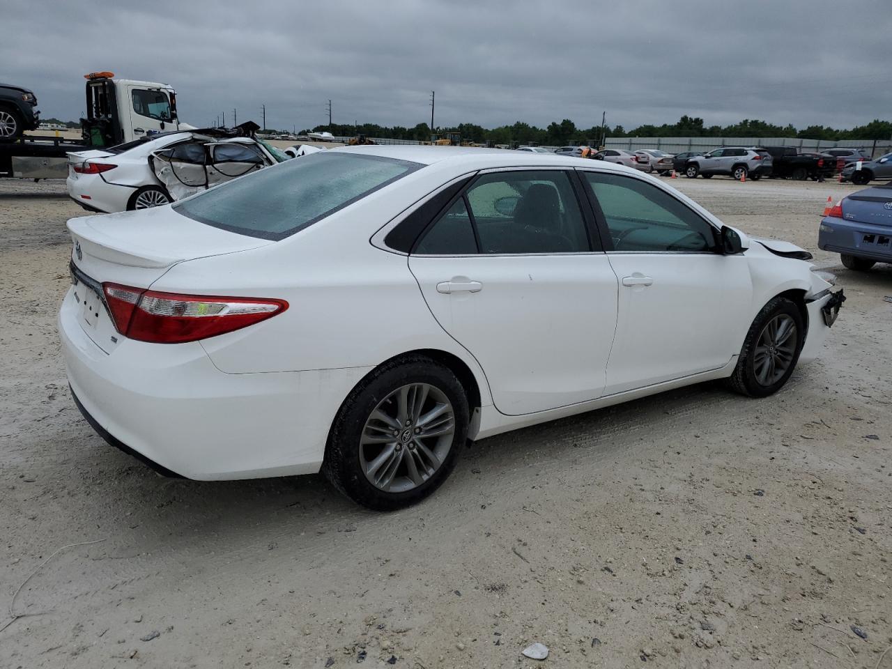 2017 TOYOTA CAMRY LE - Фото 3