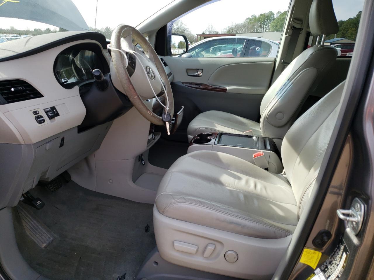 2011 TOYOTA SIENNA XLE - Фото 7