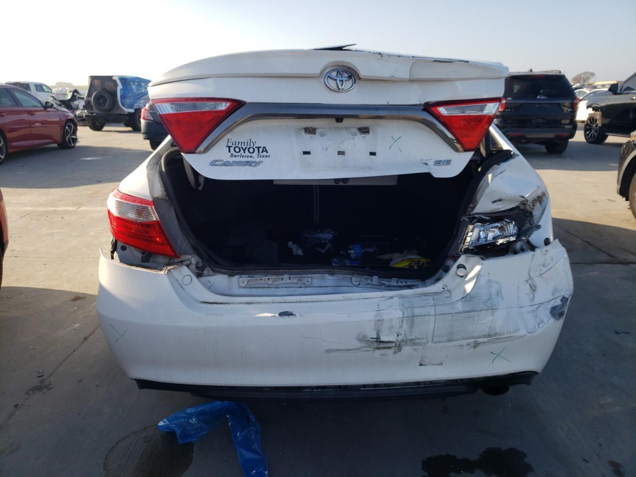 2017 TOYOTA CAMRY LE - Image 6