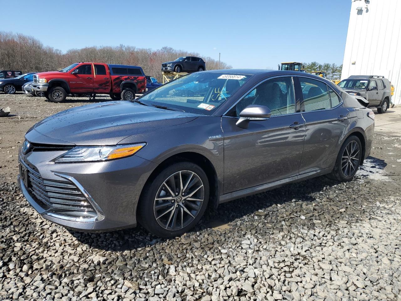 2021 TOYOTA CAMRY XLE car image