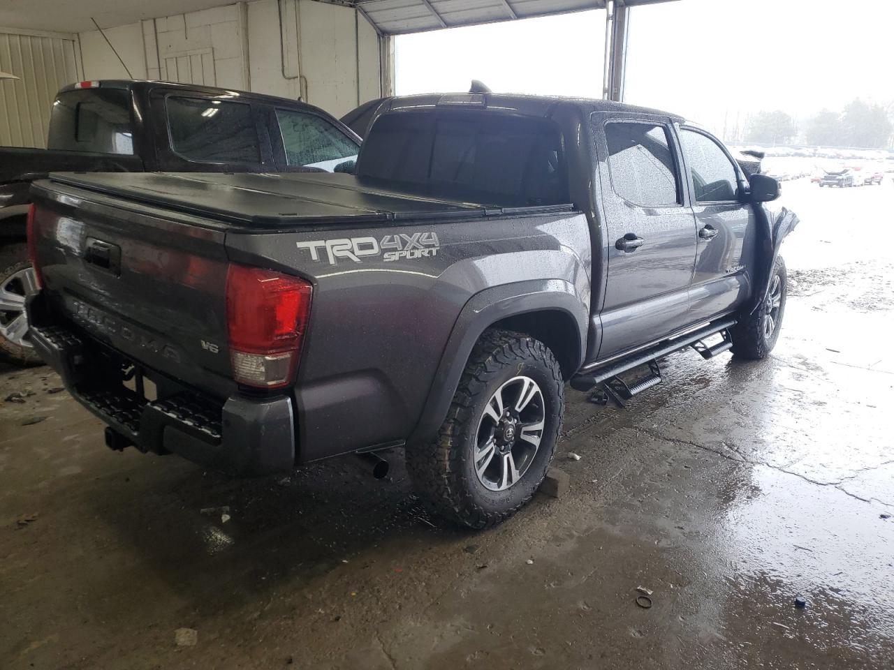 2017 TOYOTA TACOMA DOU - Фото 3