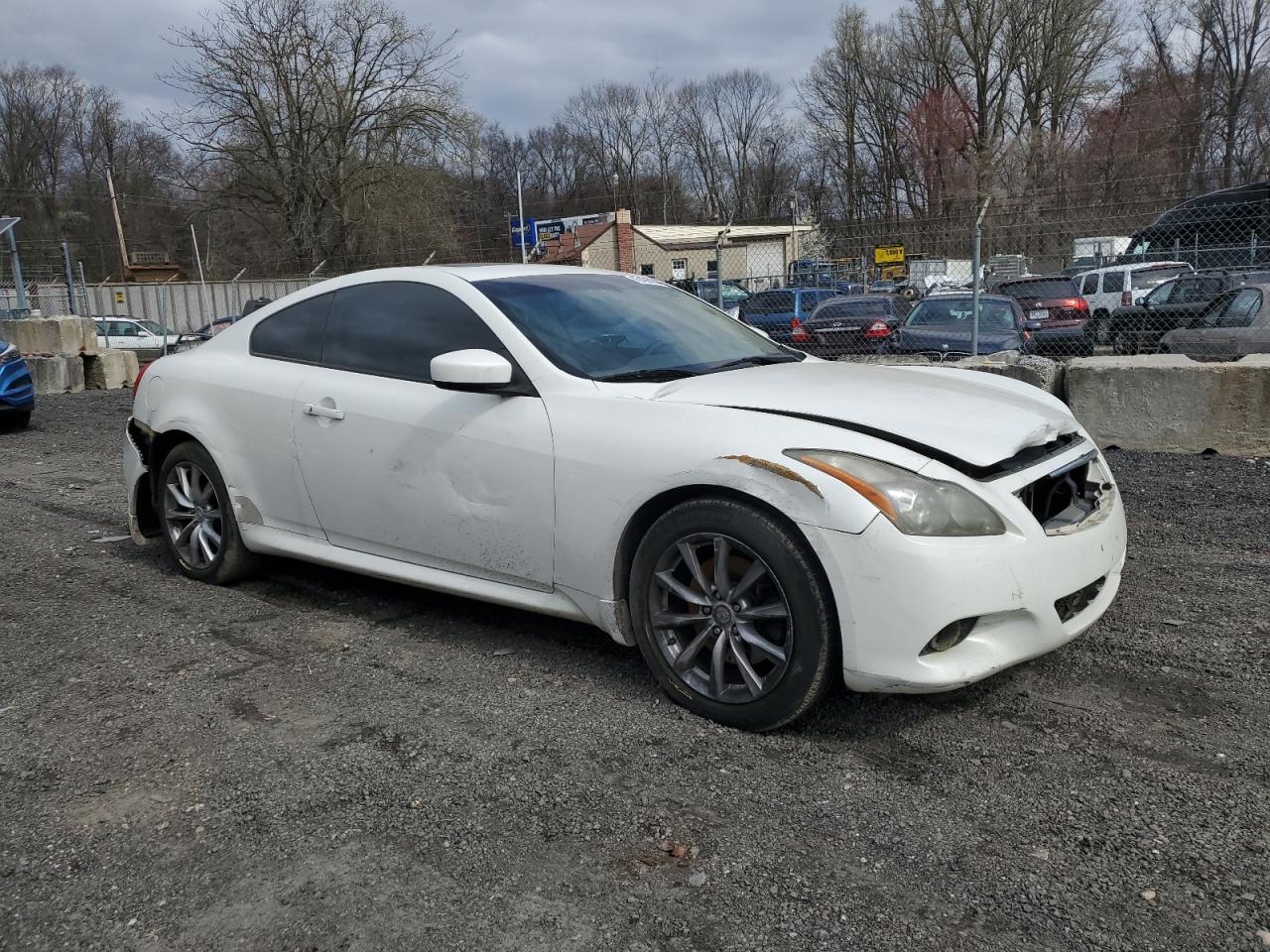 2011 INFINITI G37 - Image 4