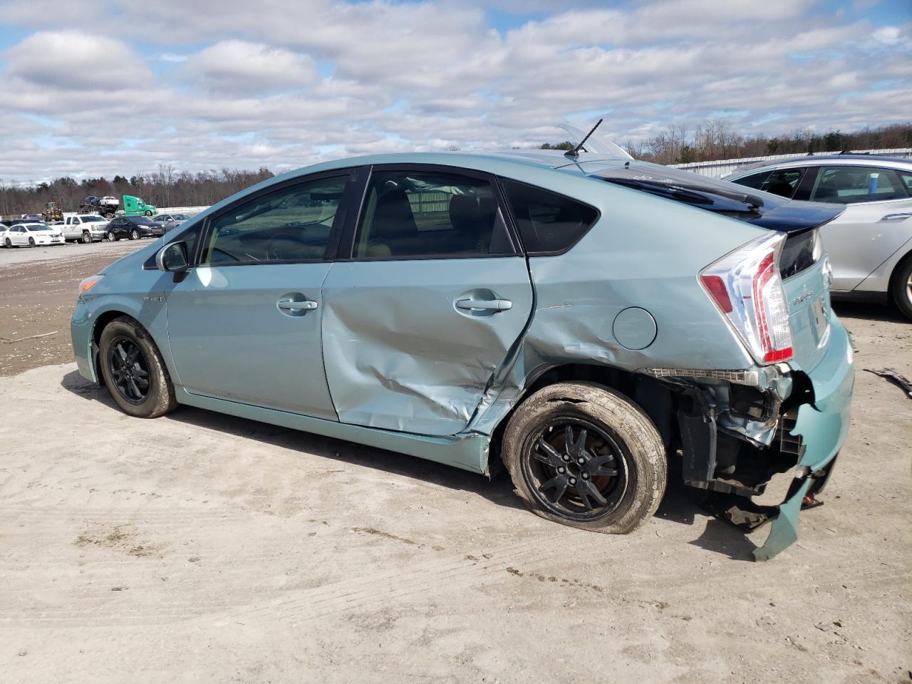 2015 TOYOTA PRIUS - Image 2