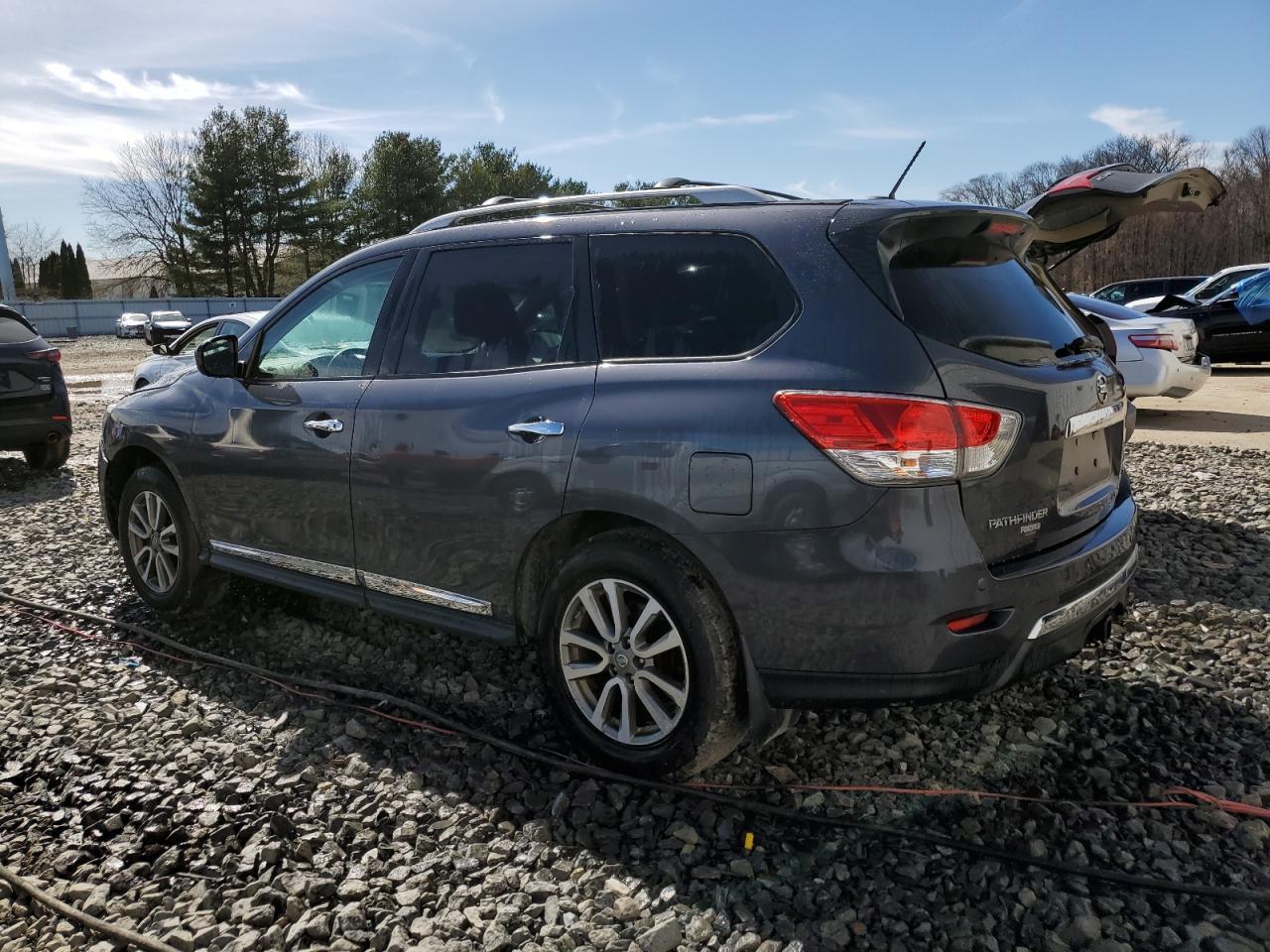 2013 NISSAN PATHFINDER - Фото 2