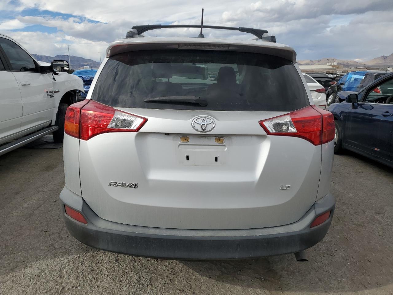 2015 TOYOTA RAV4 LE - Фото 6