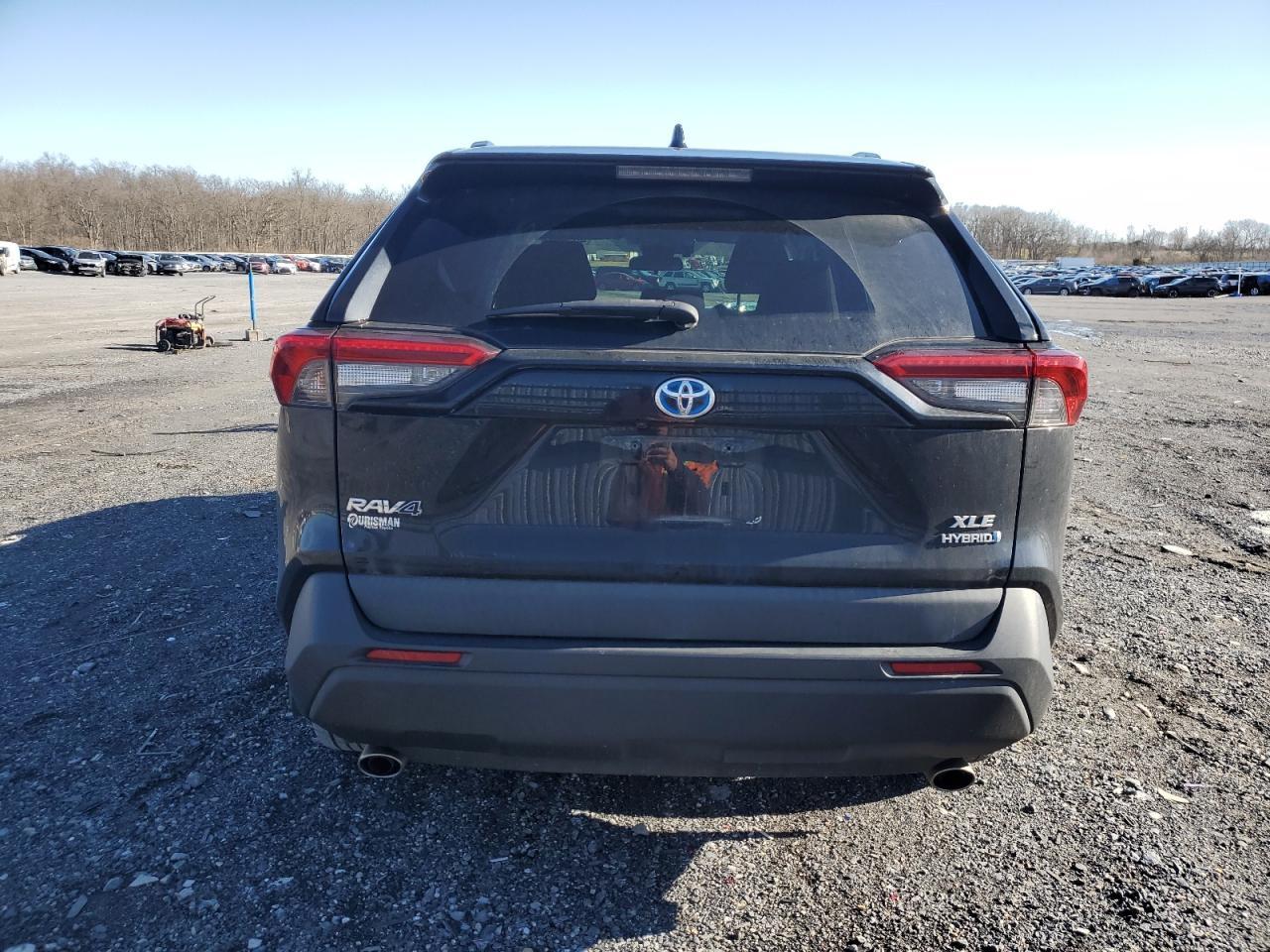 2020 TOYOTA RAV4 XLE - Image 6