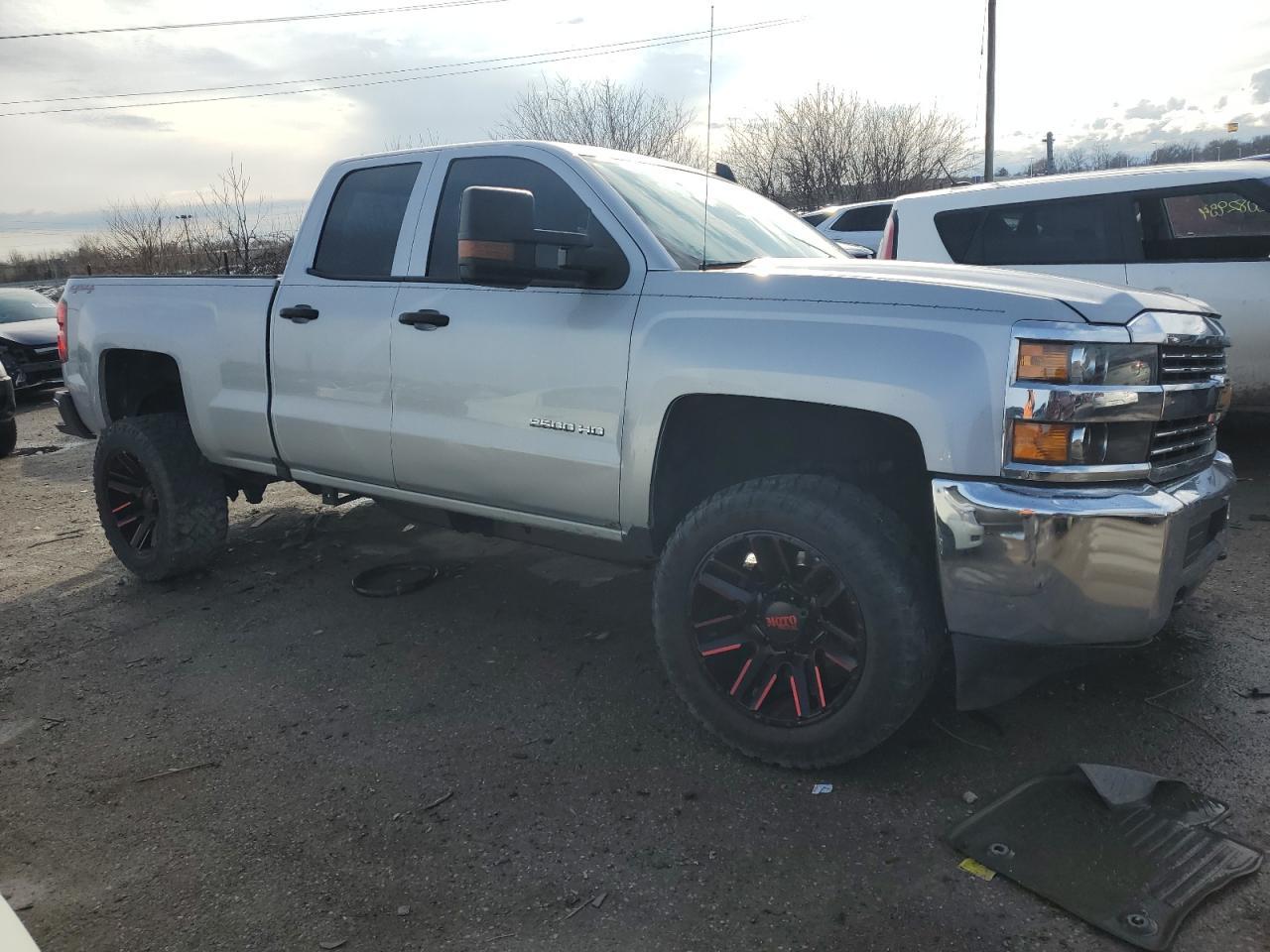 2017 CHEVROLET SILVERADO - Image 4