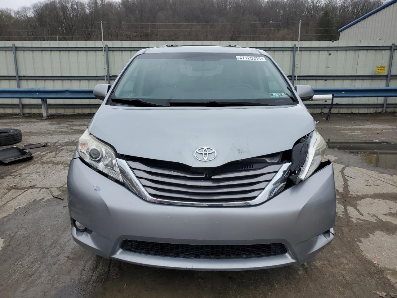 2015 TOYOTA SIENNA XLE - Фото 5