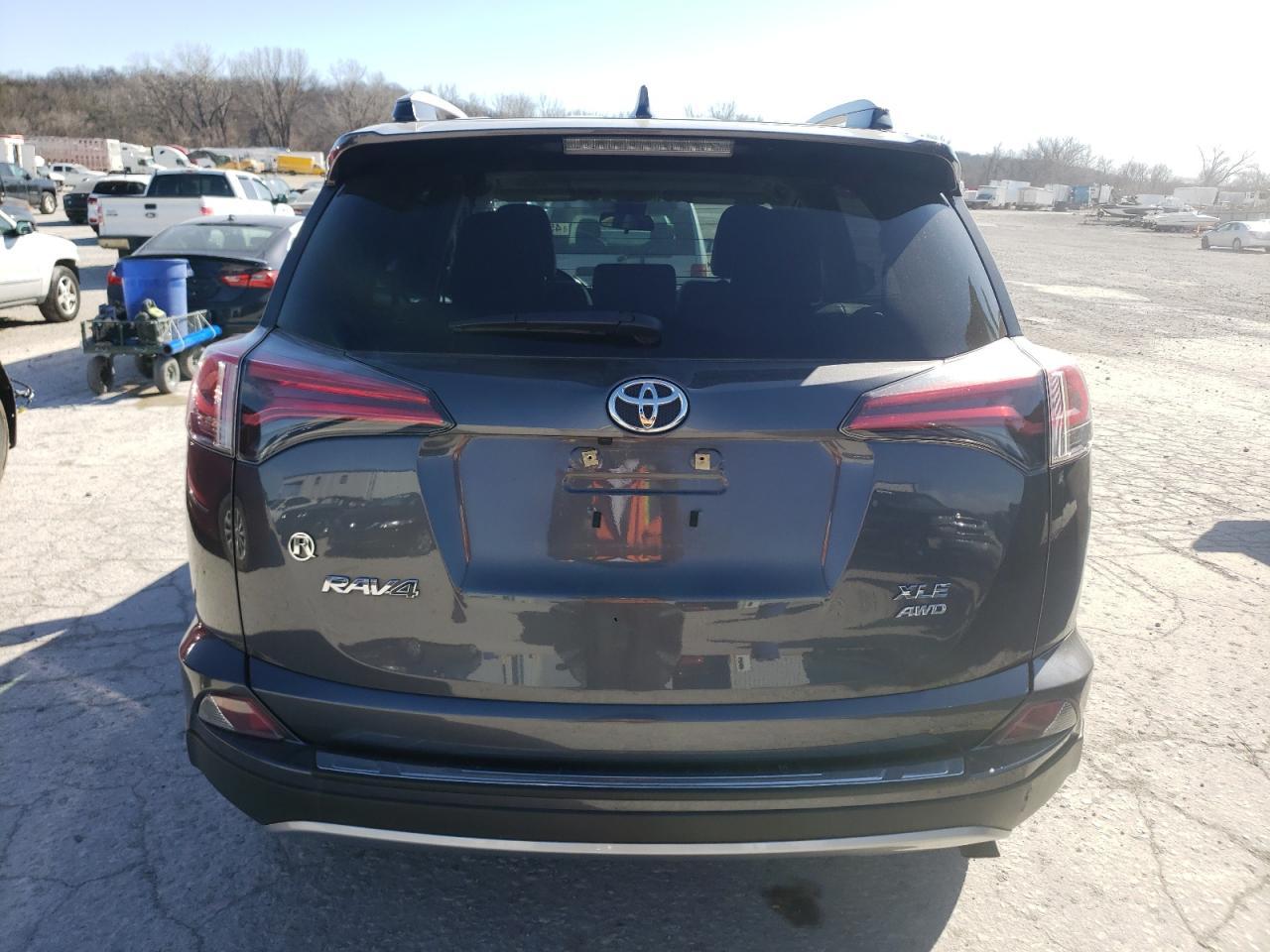 2017 TOYOTA RAV4 XLE - Фото 6