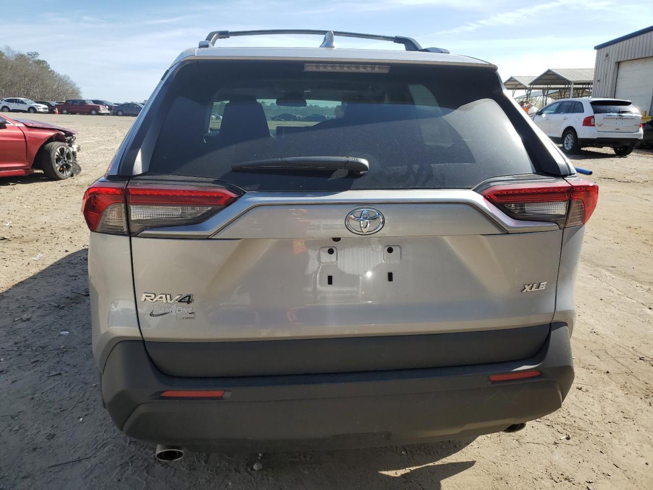 2024 TOYOTA RAV4 XLE P - Фото 6
